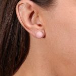 Boucle d’oreille puce en céramique Éclat de Poésie- Rose Poudré
